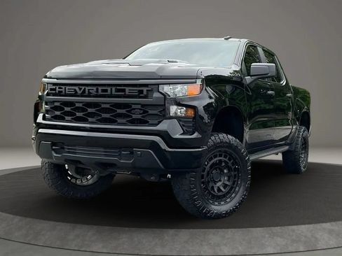 Used 2024 Chevrolet Silverado 1500 Custom Trail Boss w/ Midnight Edition AWD/4WD image 1