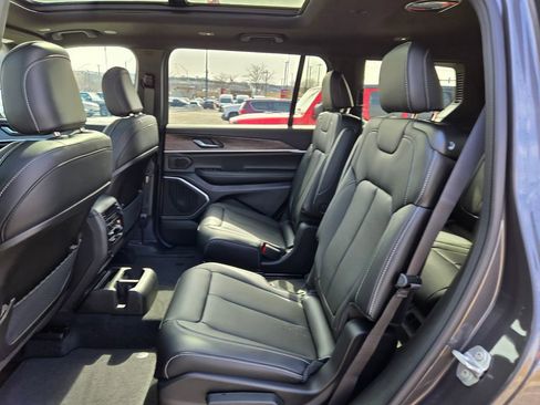New 2026 Jeep Grand Cherokee L Limited w/ Limited Altitude Package AWD/4WD image 27