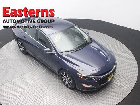 Used 2025 Chevrolet Malibu RS FWD image 3