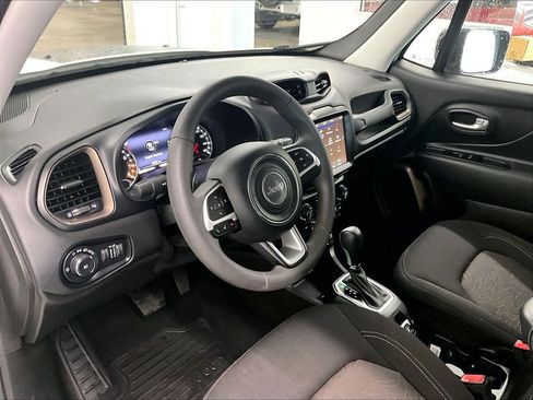 Used 2023 Jeep Renegade Latitude AWD/4WD image 8