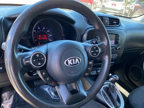 Used 2017 Kia Soul + FWD image 12