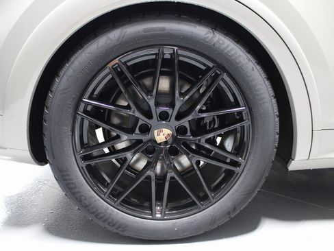 New 2025 Porsche Cayenne GTS image 13