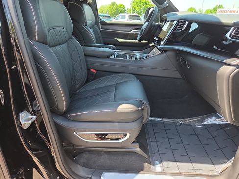New 2026 Jeep Grand Wagoneer Summit AWD/4WD image 22