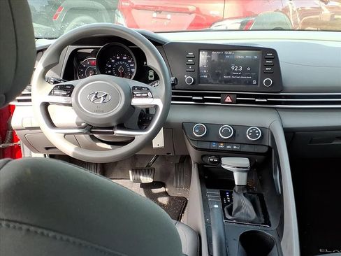 Certified 2023 Hyundai Elantra SE FWD image 5