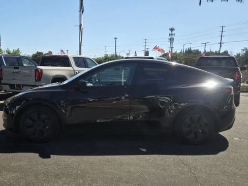Used 2024 Tesla Model Y Long Range AWD/4WD image 7
