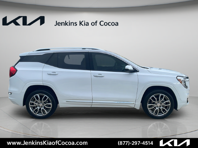 Used 2023 GMC Terrain Denali AWD/4WD image 3