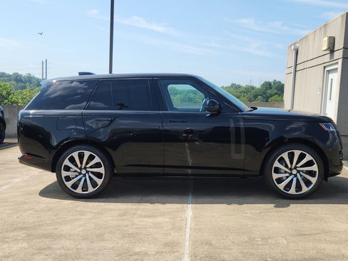 New 2025 Land Rover Range Rover SE image 11