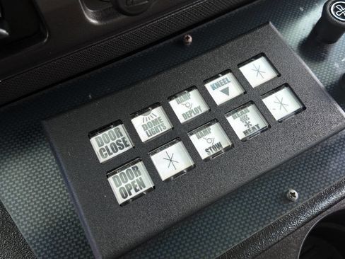 Used 2010 Ford E-450 and Econoline 450 Super Duty image 14