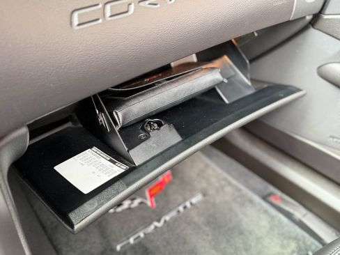 Used 2006 Chevrolet Corvette Convertible w/ Preferred Equipment Group image 26