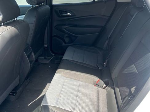 Used 2025 Chevrolet Trax LT w/ LT Convenience Package FWD image 12