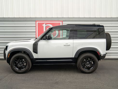 Used 2022 Land Rover Defender 90 X-Dynamic S image 39