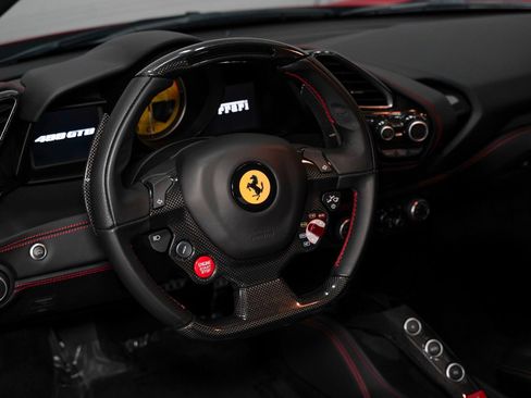 Used 2017 Ferrari 488 GTB RWD image 40