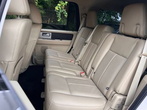Used 2017 Ford Expedition Limited w/ Equipment Group 301A AWD/4WD image 18