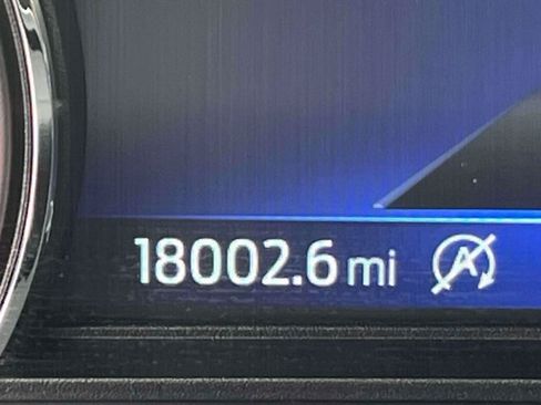 Used 2023 Ford Explorer XLT w/ Equipment Group 202A AWD/4WD image 31