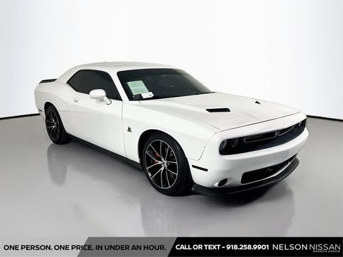 Used 2018 Dodge Challenger R/T Scat Pack w/ Leather Interior Group RWD image 3