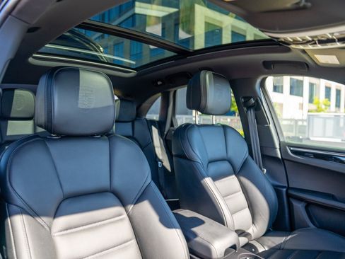Certified 2026 Porsche Macan AWD/4WD image 27