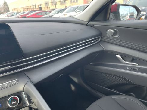 Used 2025 Hyundai Elantra SEL image 37
