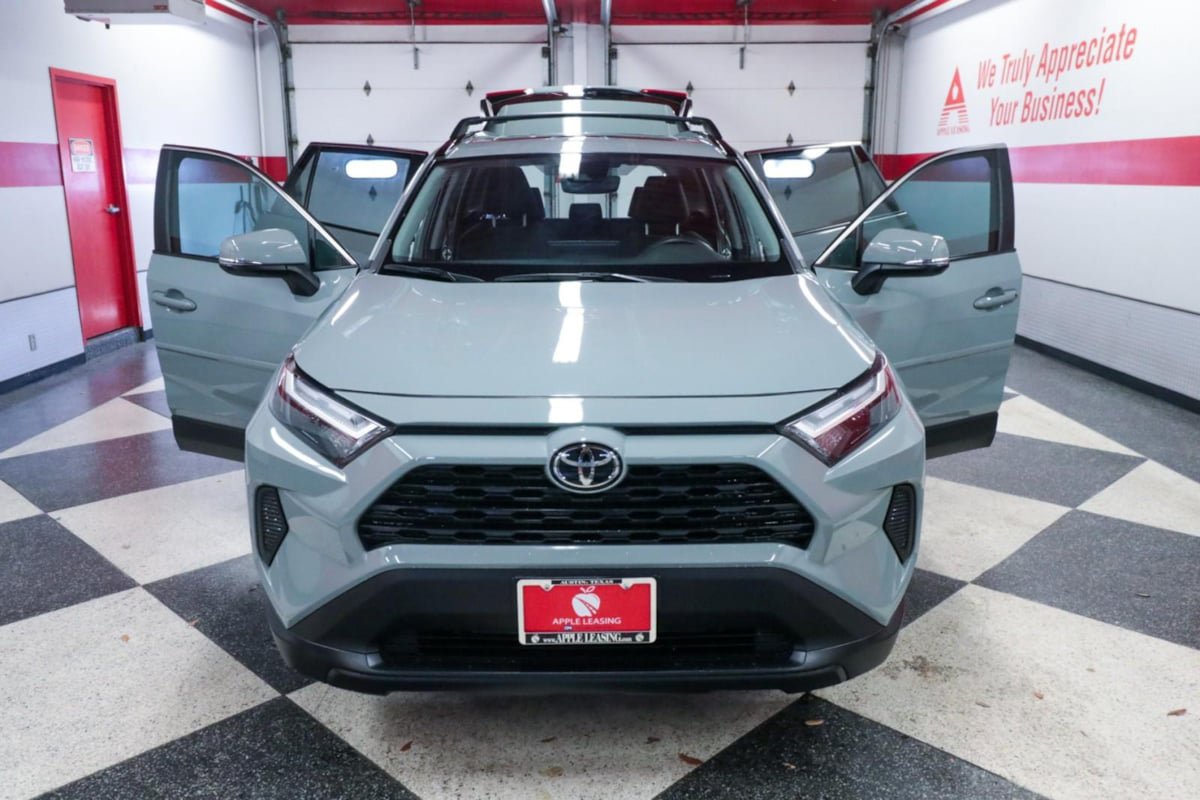 Used 2022 Toyota RAV4 XLE w/ Convenience Package FWD image 26