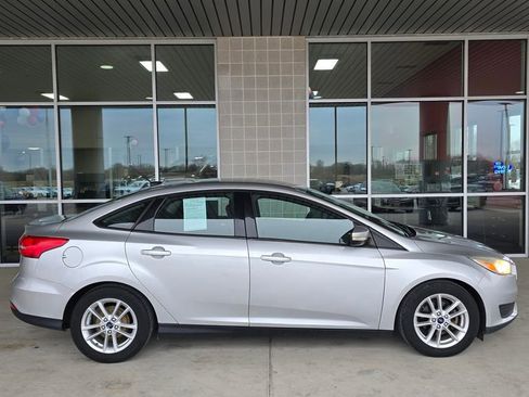 Used 2016 Ford Focus SE image 9