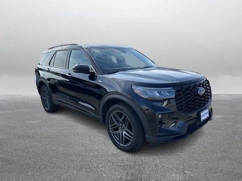 Used 2025 Ford Explorer ST-Line w/ ST-Line Street Pack AWD/4WD image 5