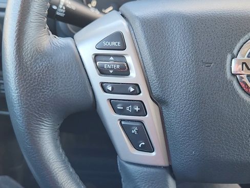 Used 2022 Nissan Titan SV w/ SV Convenience Package image 12