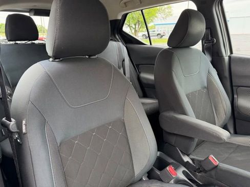Used 2020 Nissan Kicks S FWD image 11