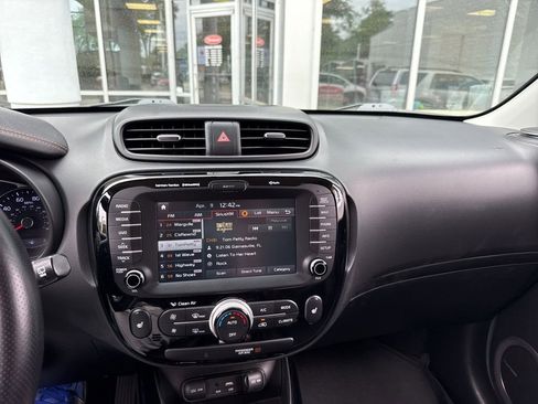 Used 2017 Kia Soul ! w/ Tech Package FWD image 38