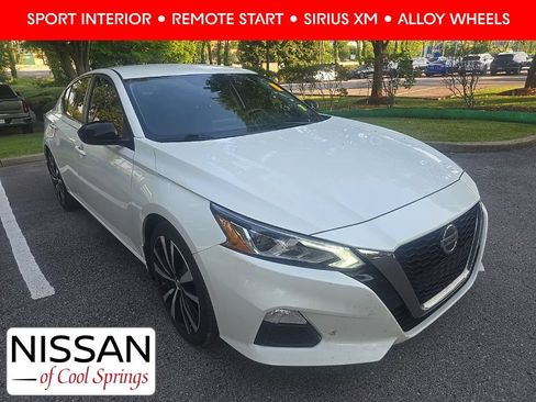Certified 2022 Nissan Altima 2.5 SR FWD image 1