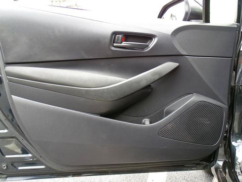 Used 2022 Toyota Corolla LE FWD image 25