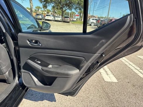 Used 2023 Nissan Altima 2.5 SL FWD image 17