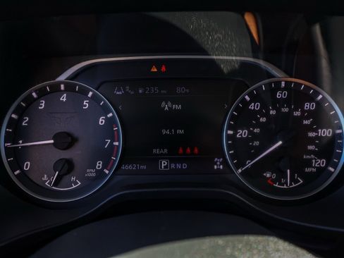 Used 2023 Nissan Titan SV image 27