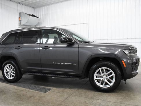 Used 2024 Jeep Grand Cherokee Laredo X image 10