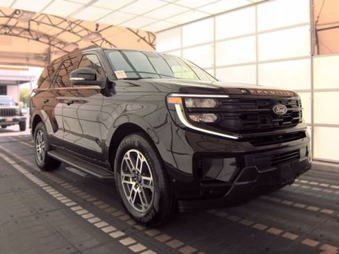 Certified 2025 Ford Expedition Active RWD image 2