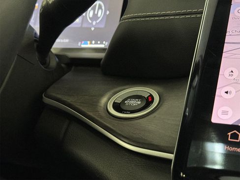 Used 2022 Jeep Grand Cherokee L Limited w/ Luxury Tech Group II image 31