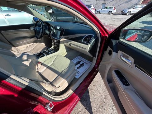 Used 2014 Chrysler 300 image 9
