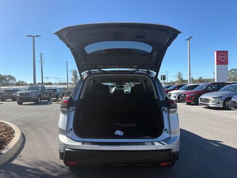 Certified 2024 Nissan Rogue SV image 10
