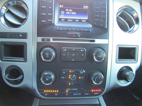 Used 2016 Ford Expedition XLT image 21