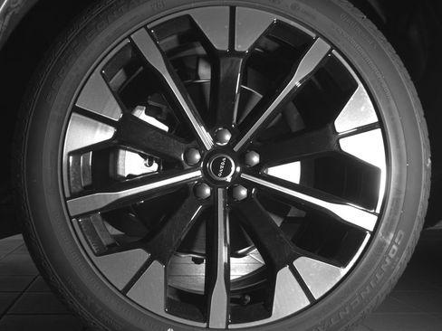 Certified 2026 Volvo XC60 B5 Plus w/ Protection Package Premier AWD/4WD image 25