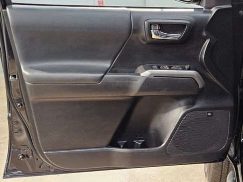 Used 2022 Toyota Tacoma Limited AWD/4WD image 20