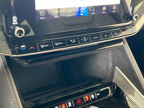 Used 2022 Jeep Wagoneer Series II AWD/4WD image 16