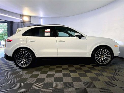 Certified 2023 Porsche Cayenne Platinum Edition AWD/4WD image 8