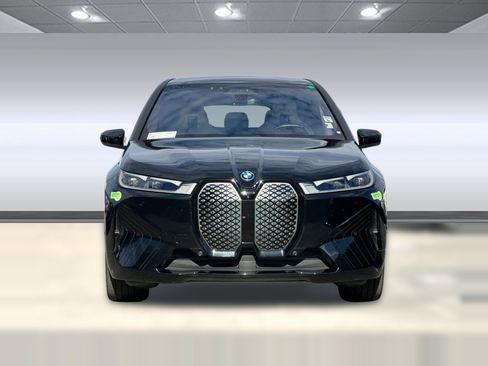 Used 2024 BMW iX xDrive50 w/ Sport Package AWD/4WD image 6