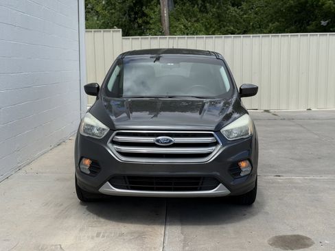 Used 2017 Ford Escape SE FWD image 3