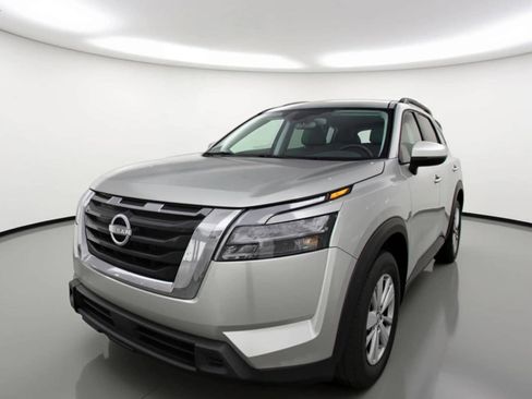 Used 2025 Nissan Pathfinder SV AWD/4WD image 3