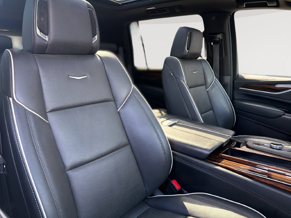 Used 2024 Cadillac Escalade ESV Premium Luxury w/ Performance Package AWD/4WD image 27