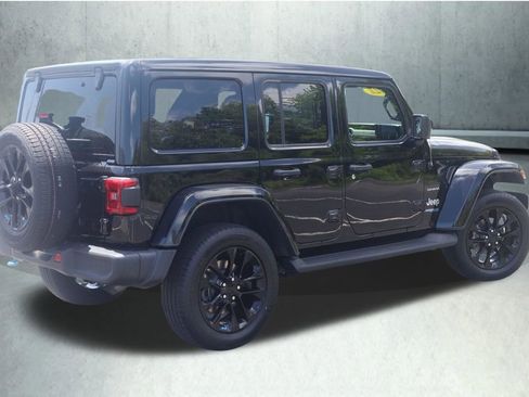 Used 2022 Jeep Wrangler Unlimited Sahara w/ Cold Weather Group AWD/4WD image 8