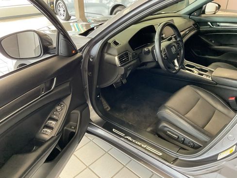 Used 2018 Honda Accord Sport image 9