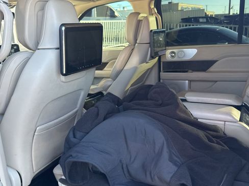 Used 2020 Lincoln Navigator Reserve w/ Equipment Group 208A Reserve image 9