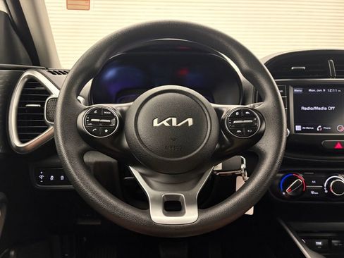 Used 2025 Kia Soul LX FWD image 3