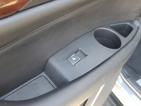 Used 2018 Cadillac Escalade Luxury image 17